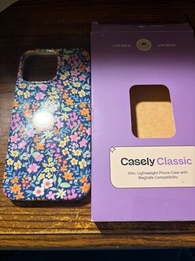 Casely Classic Floral MagSafe 16 Pro Max IPhone Case - Blue Floral EUC